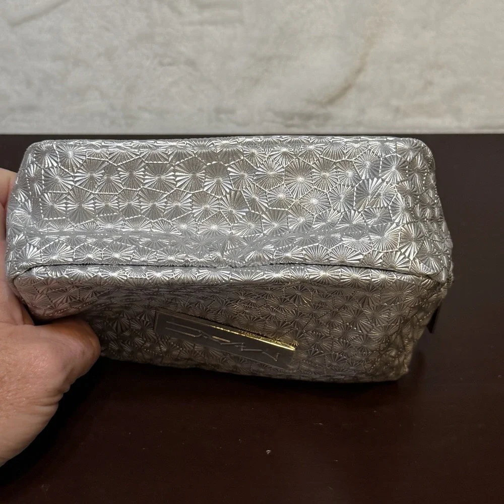 MAC Silver Metallic Cosmetic Makeup Bag Holiday 6in x 4in Zipper Close